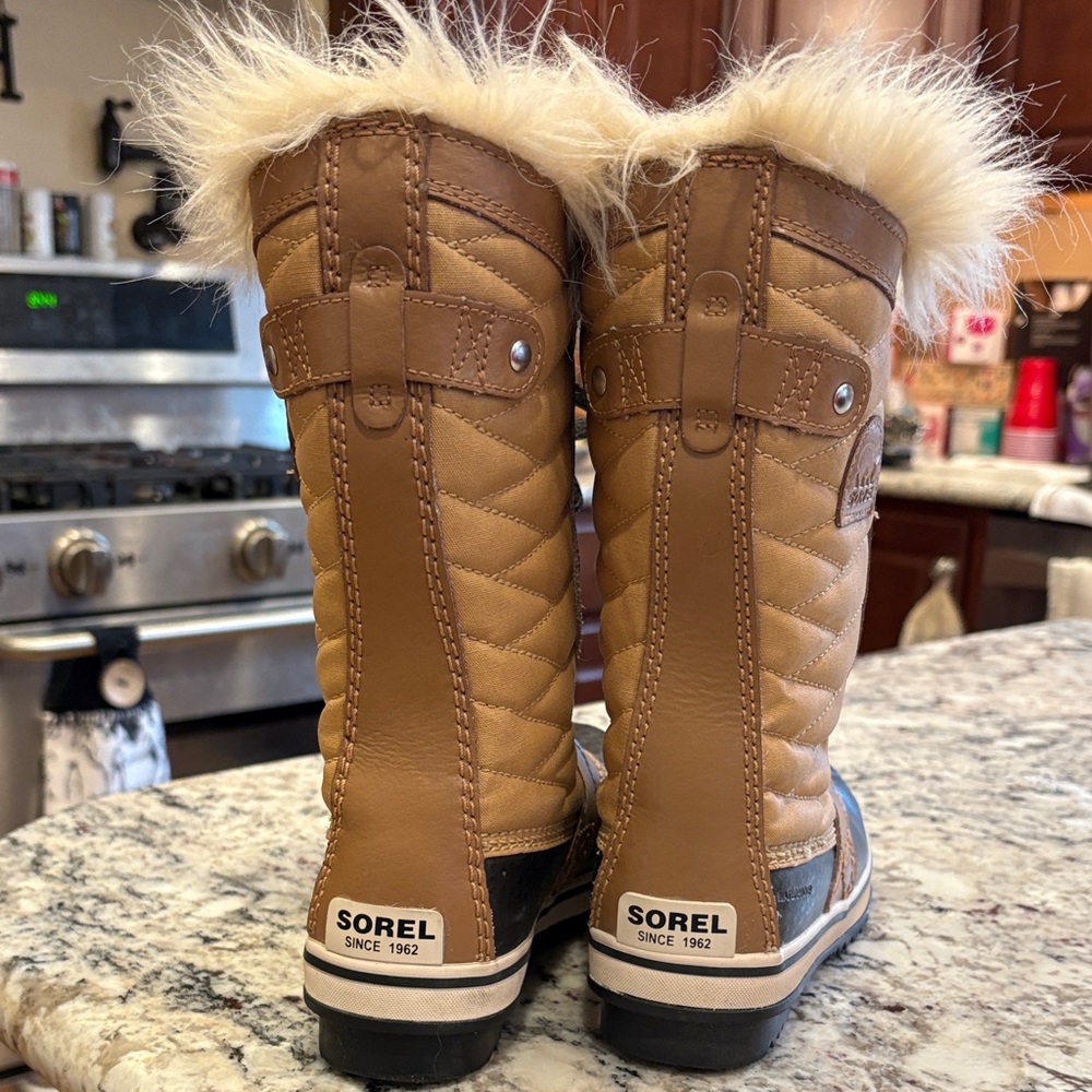 Sorel Brown and Black Fur-Lined Boots - Picture 2 of 3